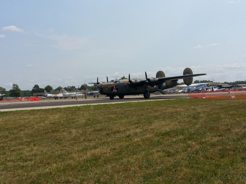Illustration for article titled Thunder Over Michigan PHOTODUMP